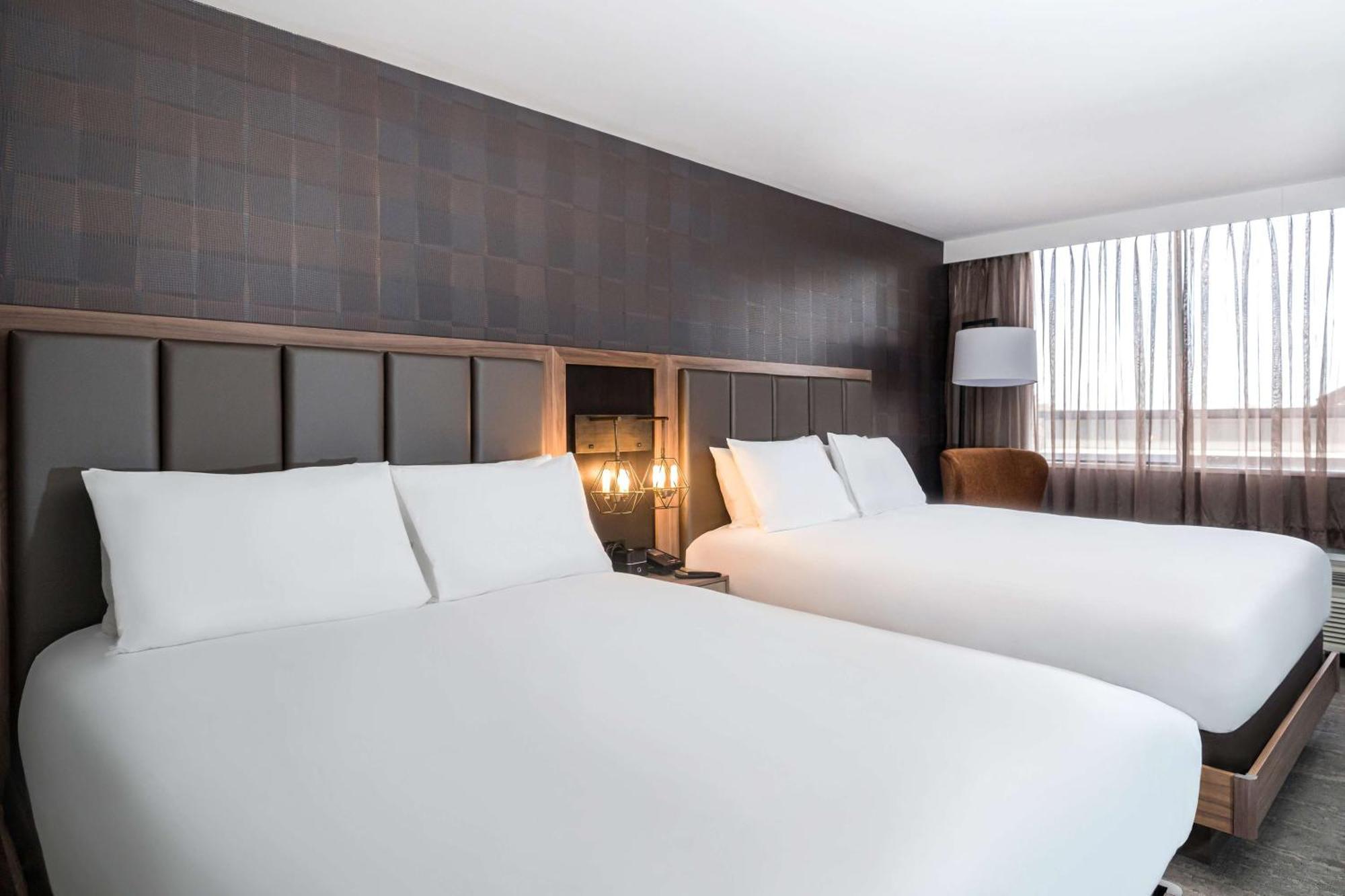 Hotel DoubleTree by Hilton Kitchener Exterior foto