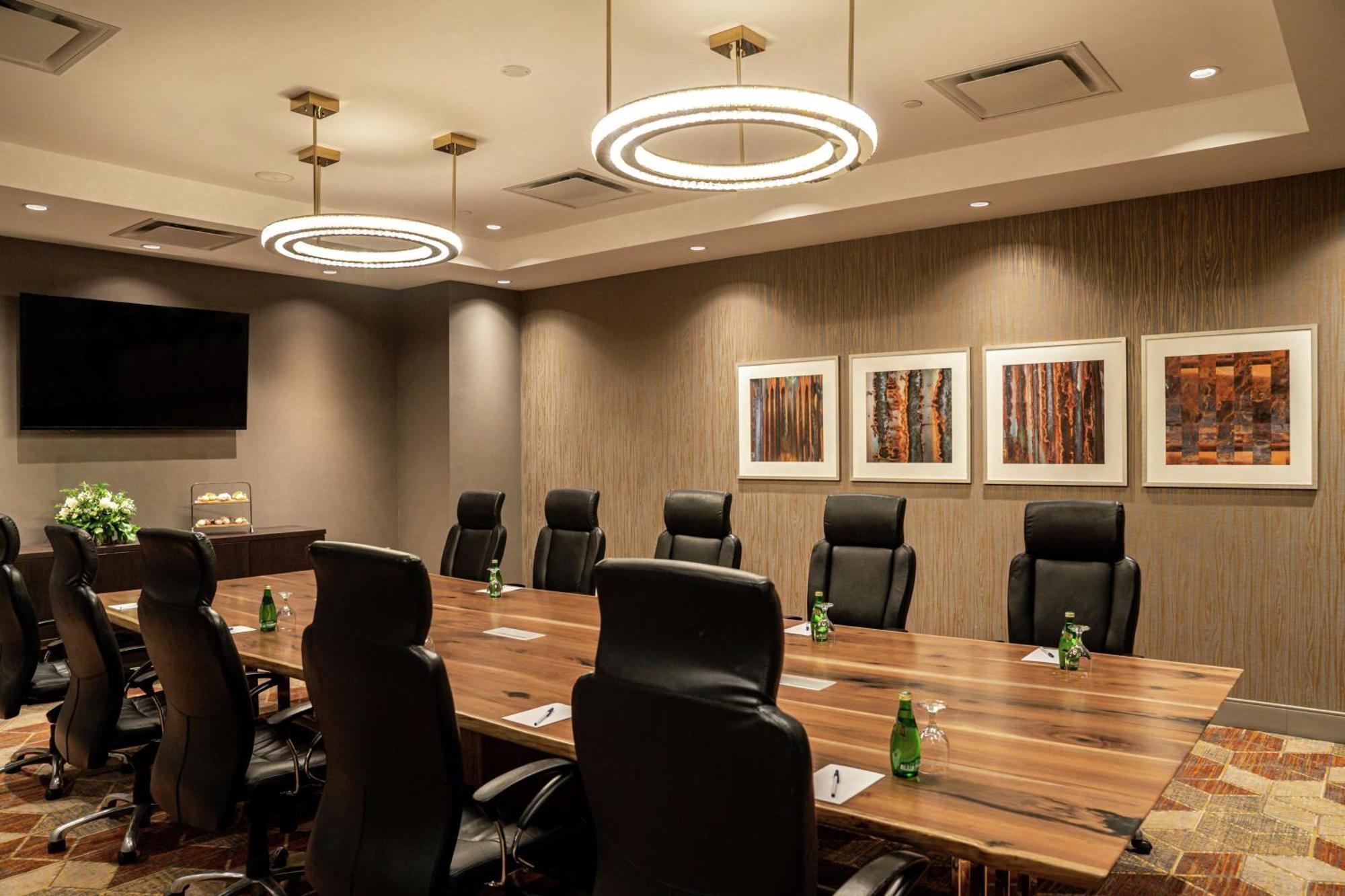 Hotel DoubleTree by Hilton Kitchener Exterior foto
