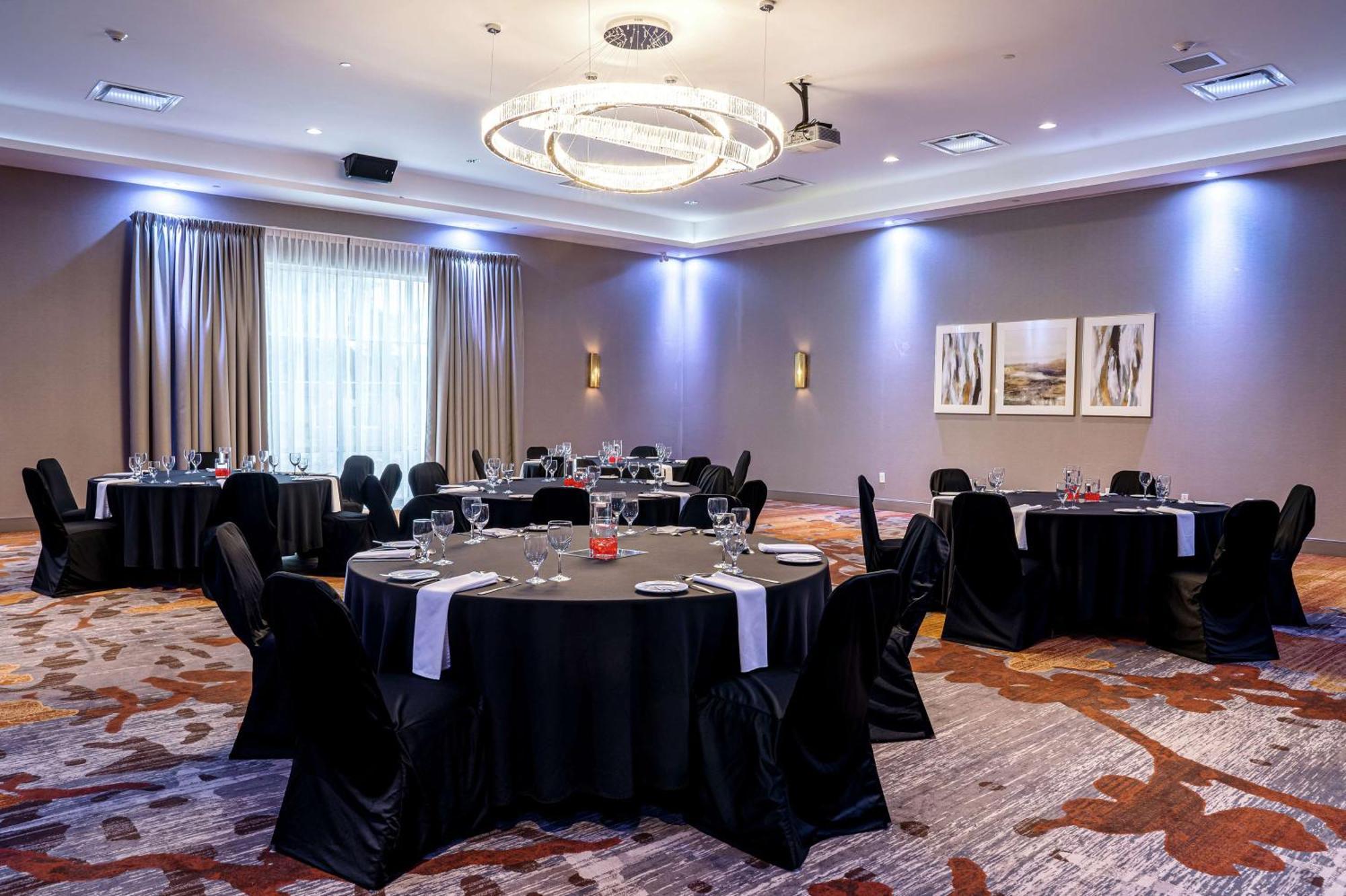 Hotel DoubleTree by Hilton Kitchener Exterior foto
