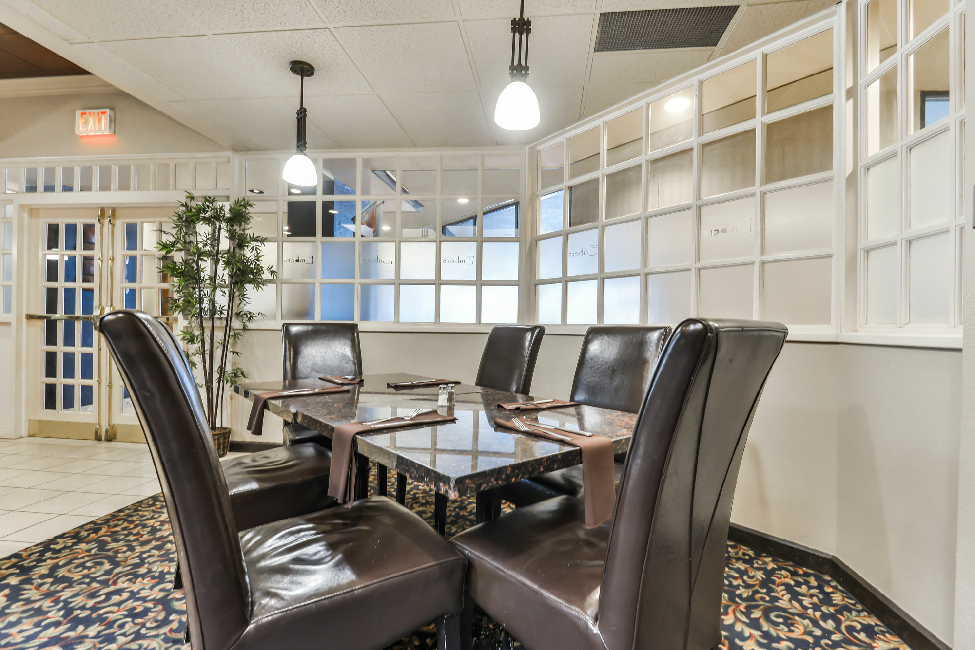 Hotel DoubleTree by Hilton Kitchener Exterior foto